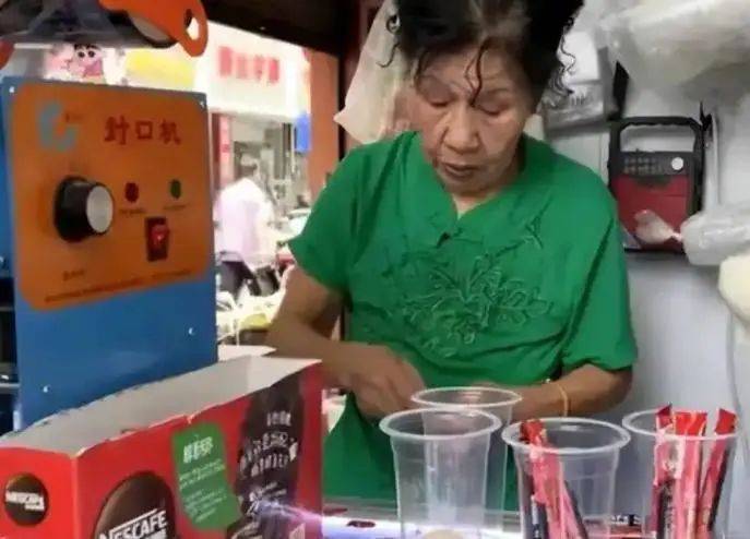10元手冲“咖啡阿姨”：生意淡了快乐回来了MG不朽情缘正版从日销400杯到100杯！(图1)